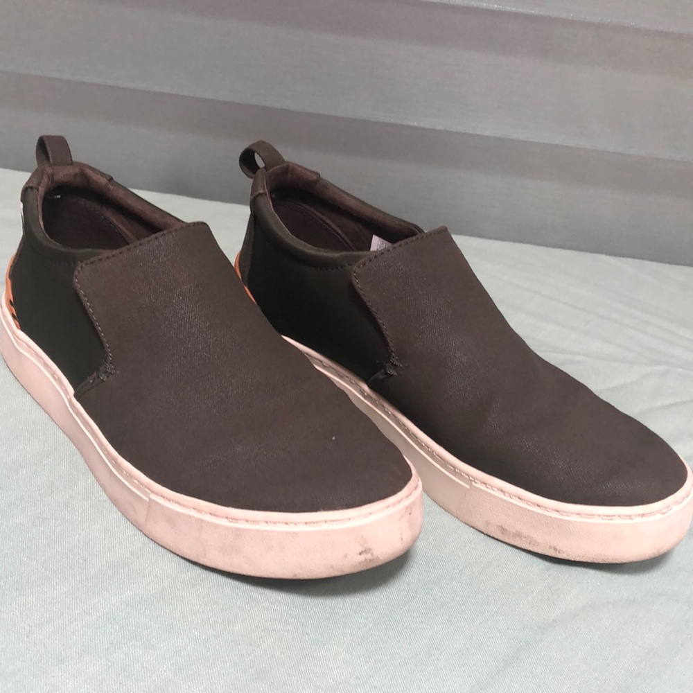 Toms - Picture 4 of 9